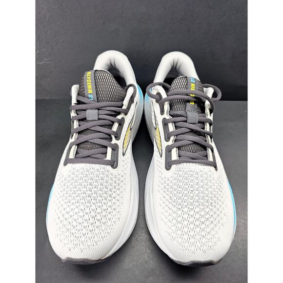 Brooks Men 10 Comfy footwear - Picture 3 of 9